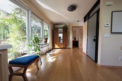Image de Mid-Century Modern, Custom Craftsmen 2-bedroom in Eugene - Ac, Wi-Fi, & laundry