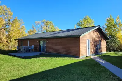 Image de Charming 3-bedroom log home with sauna only 5 miles from the Arena in Roseau