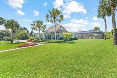 Image de Spacious & Fully Renovated Retreat with Breathtaking Intracoastal Views