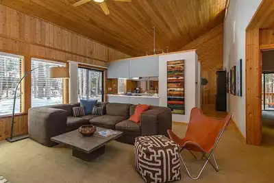 Image de Charming 2b2b cabin home in enchanting Truckee. Perfect vacation get-a-way.