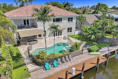 Image de ~Opulence On The Bay - w/Pool/Hot Tub- Near Beach