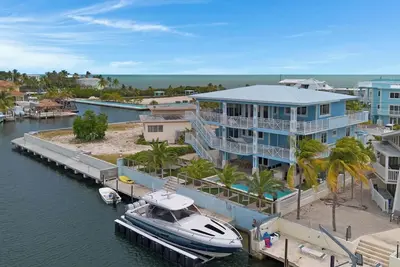 Image de Key Largo 5 Bed Waterfront Stunner with Elevator, Pool & Dock mins to the Reef