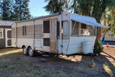 Image de Miss Darlene the Time Machine awaits! So cozy and comfortable! !