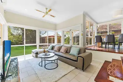 Image de Greenwich Luxury near Wharf/Train/Cbd steps to Sea\n