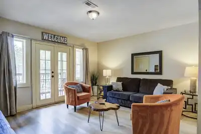 Image de Charming Plaza 2-bedroom condo in delightful Kansas City.