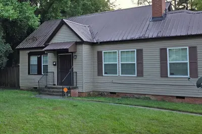 Image de Spacious  4-bedroom house in Montgomery with room to relax and enjoy! !