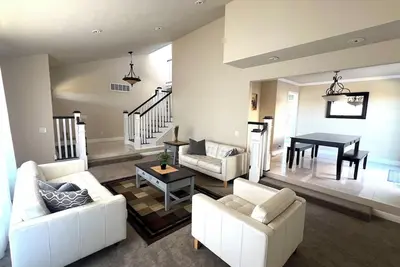 Image de Spacious & Modern Executive Home in Foster City with lightening fast WiFi.