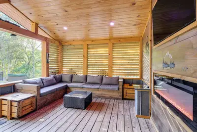 Image de Sevierville Cabin ~ 3 Mi to the Island!