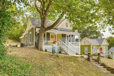 Image de Walk Downtown: Historic Home in Excelsior Springs