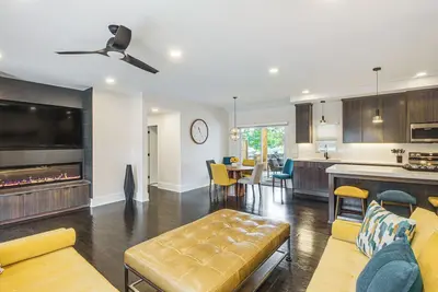 Image de Stylish & Modern Lenexa Haven w\/ Fire Pit & Deck!