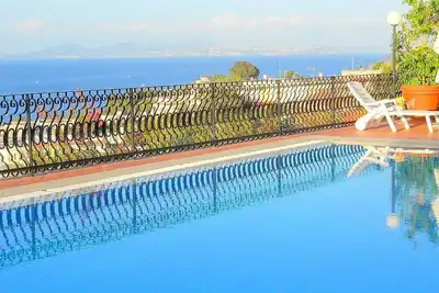 Image de Appartamento Lindora D: A bright and elegant apartment that is part of a villa situated in a quiet location, a few minutes from the town center, with Free Wi-Fi.