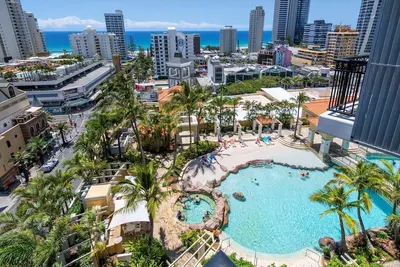 Image de Resort Style Chevron By Gold Coast Travels