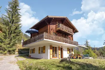 Image de Chalet spacieux à la montagne à domaine skiable