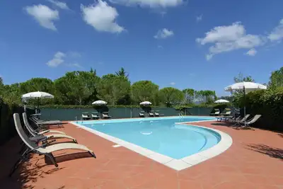 Image de Ferme spacieuse avec piscine