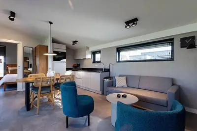 Image de Docklodge aux Lacs Frisons avec Ponton Privé