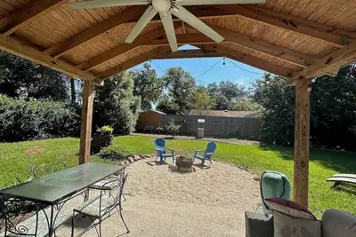 Image de 3br/2ba, Sleeps 6 and Pet Friendly. Short walk to the Beach and Pier Village!