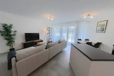 Image de Modern 2-Bedroom Apartment with Spacious Outdoor Terrace