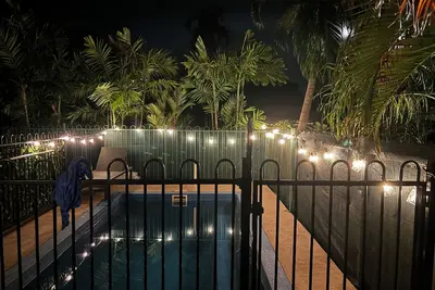 Image de A game of Golf, stroll home & relax with a glass of wine & a refreshing swim