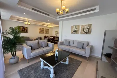 Image de 3-Bedroom Cfc Walking To Mall