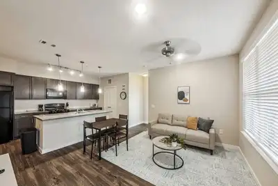 Image de Cozy & Spacious I Parking I Properties by Preston