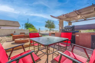 Image de Family Fun Retreat! Themed Rooms, Bbq & Golf Course!