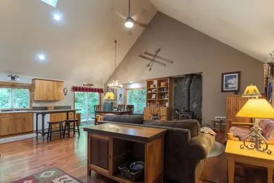 Image de 3rd night free stay before 8/17Hot-tub secluded, cabin feeling
