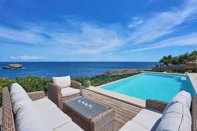 Image de Lago spectacular villa in first sea line