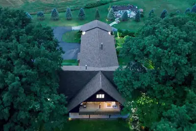 Image de Family Friendly, Hot tub, Hot Sauna. Deck. Acres to explore