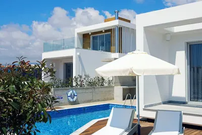 Image de Super Beach Villa 2 bedrm (204)\nModern villa Heated Pool, Villas for Groups (2)