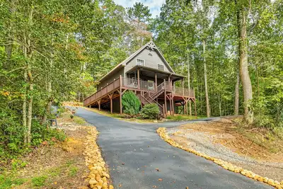 Image de 9 Mi to Lake Burton: Cabin w/ Deck Near Helen