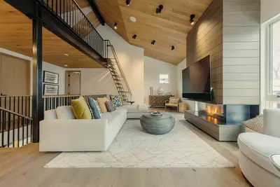 Image de Modern Downtown Condo by InvitedHome | Walk to Ski, Shops, and Restaurants, Gym