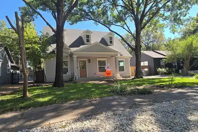 Image de New! Gorgeous 4-bedroom in quiet, upscale  neighborhood near White Rock Lake,