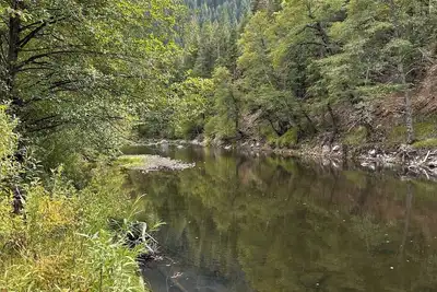 Image de large House with Private Indian Creek Access 37 acres to roam freely