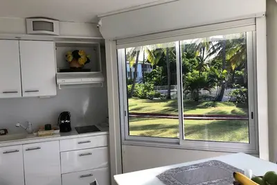 Image de Beau Et Grand Studio Vue, Mer, Plage Et Piscine En Centre Ville