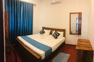 Villa Cozy, Charming 3-bedroom villa in Weligama with WiFi and Ac