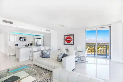 Image de Upscale 3-Br Condo in Beachwalk Resort, Miami Luxury