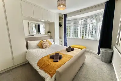 Image de Maison-Confort-Salle de bain privée séparée-Vue sur Rue-Cross Avenue
