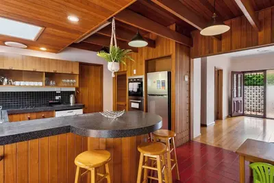 Image de Classic Retro Home Steps from Sandy Bays Best
