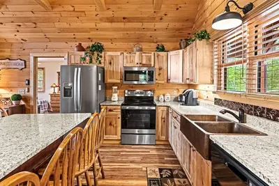 Image de Cabin w\/ views, foosball, theater, bowling, putt-putt + free attraction tickets
