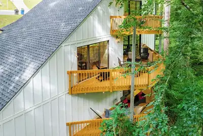 Image de Treehouse Vibes in the City of Atlanta! 180 Degrees of Private Forest Scenery