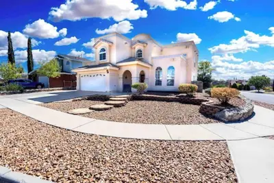 Image de Air Hockey, Pool, Fireplace, Basketball, & more!