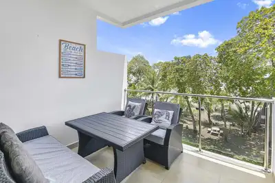 Image de The Palms, Beachfront Condo with Ac and pools!