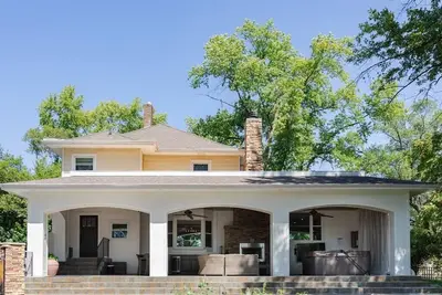 Image de Spacious Home w/ Hot Tub & Near Attractions