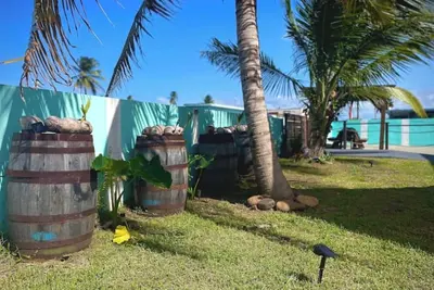 Image de Ocean Front Apt #1 with WiFi, Air Conditioning, Smart Tv - Steps from the Beach