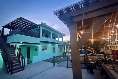 Image de Ocean Front Apt #2 with WiFi, Air Conditioning, Smart Tv - Steps from the Beach