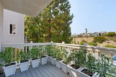 Image de 3-bedroom remodeled townhome in Dana Point -- 5 minute walk to beach!