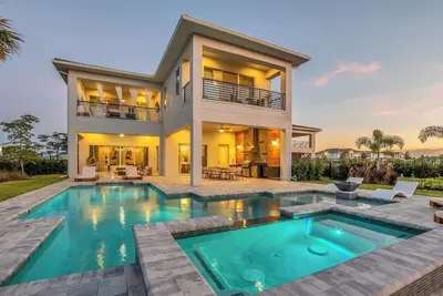 The Luxurious Bear's Den Estate-Tb009