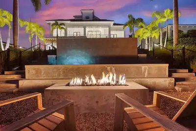 The Ultra-Modern Mansion-Tt387