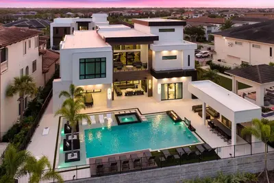 The Luxe Escape-Tt474