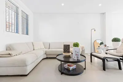 Image de Chic Abode in Trendiest Suburb
